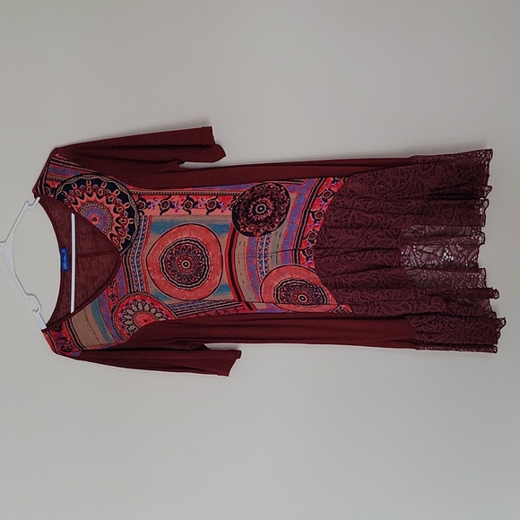 Geometric Red High-Low Top - Picture 5 of 6